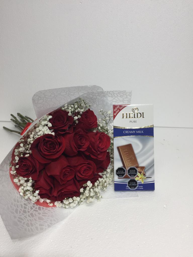 Ramo 12 Rosas y Chocolate de Leche 80 grs